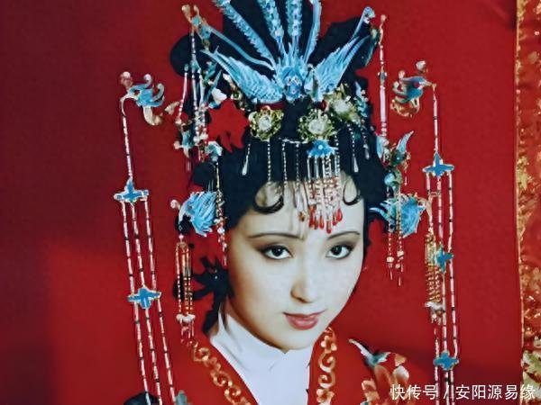 正好配资 红楼梦竟是恐怖天花板？所有寺庙、道观里，都有一座坟：白骨如山