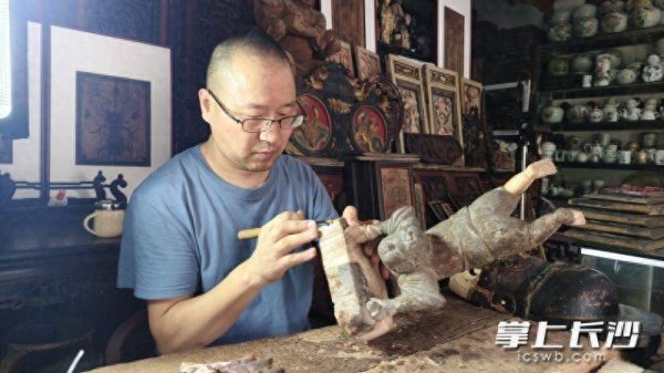 配股宝 24年“复活”数千件文物，他最大的心愿希望有更多年轻人传承手艺